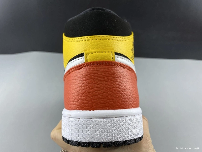 Jordan - Black Amarillo Orange 852542-087 1 Mid 1109